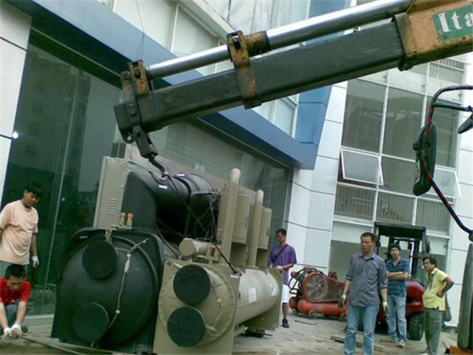 榆次区随车吊和汽车吊的核心区别是什么？哪种更省钱？