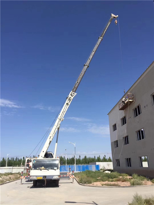 榆次区“轻装强干”—— 吊车的 “轻量化臂架” 技术